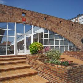 Apartamentos Elena, hotel u gradu Laredo