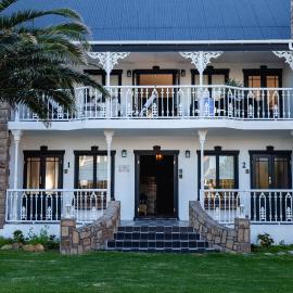 Villa Le Roc Kleinmond Accommodation, hotel a Kleinmond