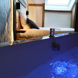Superbe appartement, hypercentre au calme avec bain balnéo