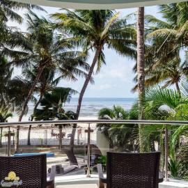Rosy Sea Front Beach Condo – hotel w mieście Bamburi