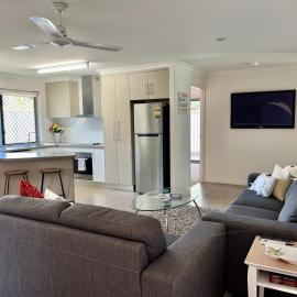 Home away from home - Modern luxury in central Bundaberg, hotel u gradu 'Bundaberg'