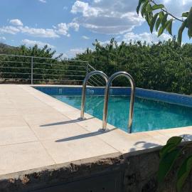 Casa Rural Canchal Madroñeras ***, hotelli kohteessa El Torno