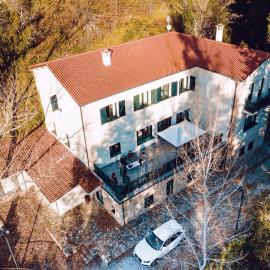 Peares Center Chalet, hotel in Carballedo