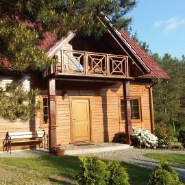 Kaszubskie Zacisze dom nad jeziorem, sauna, balia ogrodowa, מלון בLipusz