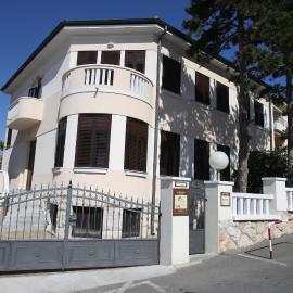 Apartment & Rooms Three Angels