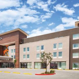 La Quinta Inn & Suites by Wyndham Bardstown、バーズタウンのホテル