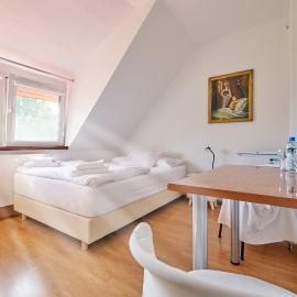 Park Inn Resort przy jeziorze - sauna i duży parking - pieski mile widziane: Mirosławiec şehrinde bir otel