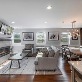 Ski-in/Ski-out, Stunning Top Floor Condo at Park City Base, Professionally Decorated Luxury 2BR