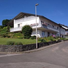 Gästehaus Stapf، فندق في Oberaurach