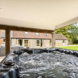 The Cowshed - Hot tub, Garden, Parking