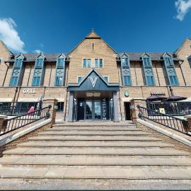 Village Hotel Leeds North, готель у Лідсі
