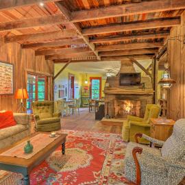 Rustic Cabin in the Woods: 2-Acre Fishing Pond!, hotel i Burlington