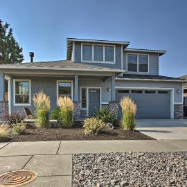 Bend Home w/ Patio + Fire Pits < 3 Mi to Dtwn, hotel in Bend