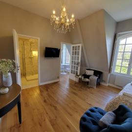 Beautiful suite in a historical castle in Loire Valley, hotel a Salbris