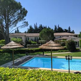 Hôtel Le Pradet, hotel em Vacqueyras