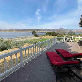 Crescent Bar Waterfront Home- Private Beach, Water Views, Hiking, Golf, Live Concerts, hotel a Quincy