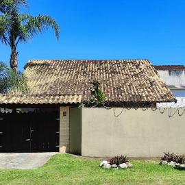 Linda casa c/ piscina e conforto próximo do Mar, hotell sihtkohas Itapoá
