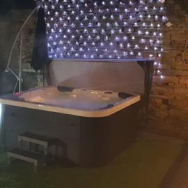 Honeybee Cottage, with a log fire & a hot tub.