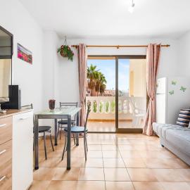 651 Bright establishment, heated pool and Wi Fi