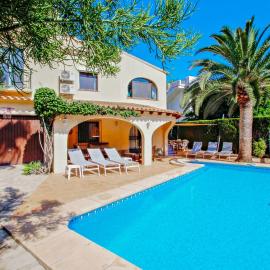 Sola - pretty holiday property with garden and private pool in Benissa