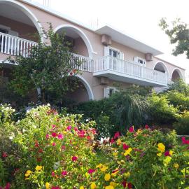 Oasis, hotelli kohteessa Ammoudia