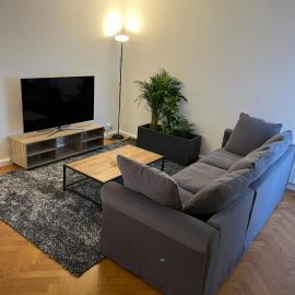 New&Cosy - Near Disney/Paris - 100m RER A, hotel sa Lognes