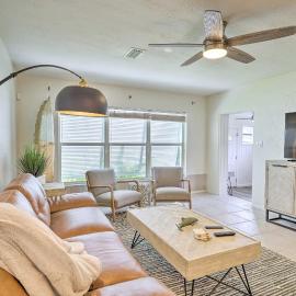 Walkable Florida Duplex: 2 Blocks to Cocoa Beach!, hotel a Cocoa Beach