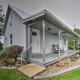Cozy Goshen Farmhouse ~ 9 Mi to Amish Acres, hotel sa Goshen
