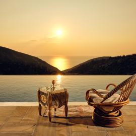 Karousa Villa - A luxury retreat with stunning views, by Zantewize, hotel in Anafonítria