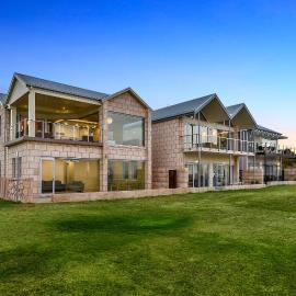Aloha Waterfront Properties、ローブのホテル