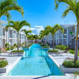 Apartamento em Arraial D`Ajuda com Piscina Sauna Academia