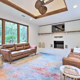 Mid-Century Dream Home < Half-Mile to Beach!