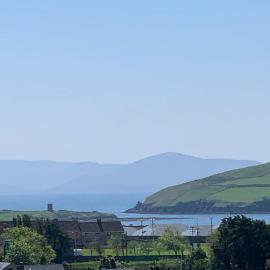 Wonderful Coastal home in Dingle town, hotel en Dingle