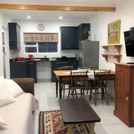Baylight Accommodation 3 Selfcatering 1 bedroom apartment sleeps 4, hotel in Mossel Bay