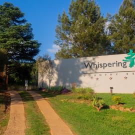 Whispering Pines Country Estate、マガリスバーグのホテル