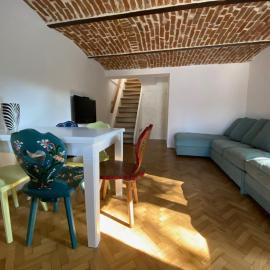 Kat's Lodge - Cozy 3 Bedroom House in Central Sighisoara, מלון בסיגישוארה