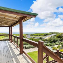 Red Door - Enjoy Exclusive Front Row Sunsets from the Balcony & Walks to the Surf in Gnarabup, hotel in Gnarabup