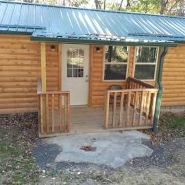 Cabin with a tree house on a buffalo farm ., hotel u gradu Marshall