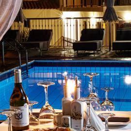 Hermes Hotel, готель у місті Vromolimnos