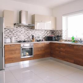 Modern 3 bedroom with AC apartment, hotel Żabbar városában