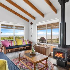 Bay Beach House - A Family & Pet Friendly Favourite with Direct Beach Access