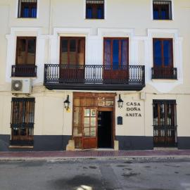 LA PENSION DE DOÑA ANITA, hotel v destinácii San Antonio de Requena