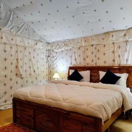 Omya Forest Camps & Cottages Bir, Near Choti Machiyal – hotel w mieście Bir