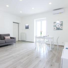 FOUR WHITE APARTMENTS, hotel en Agerola