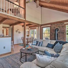 Lovettsville Cottage in Heart of Wine Country