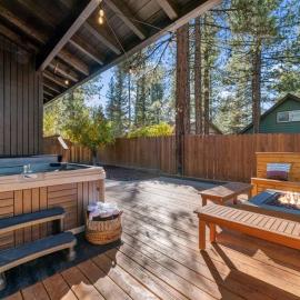 Modern Split Level Cabin -Hot Tub & Game Room