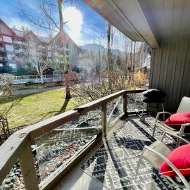 Best ski in ski out condo at Whistler, hotel din Whistler