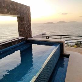 Lujoso Penthouse con alberca privada para 15 personas en Mazatlán, Sin.