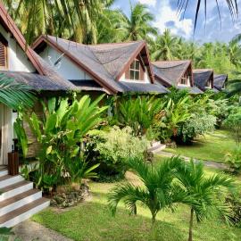 The Village Siargao, hotel en General Luna