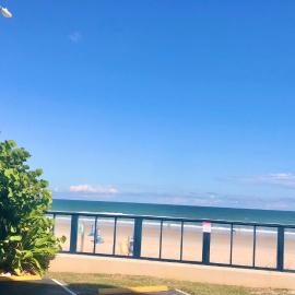 Ocean Waves - Ocean Front at Symphony Beach Club!, hotel a Ormond Beach